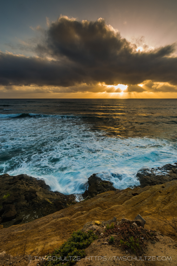 God Rays At The Cliffs